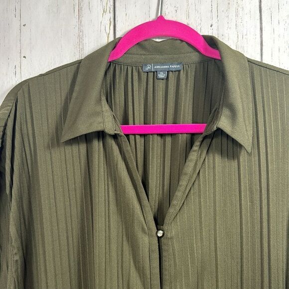 Adrianna Papell Pleated V Neck Short Sleeve Olive Green Button Front Top - Picture 2 of 12